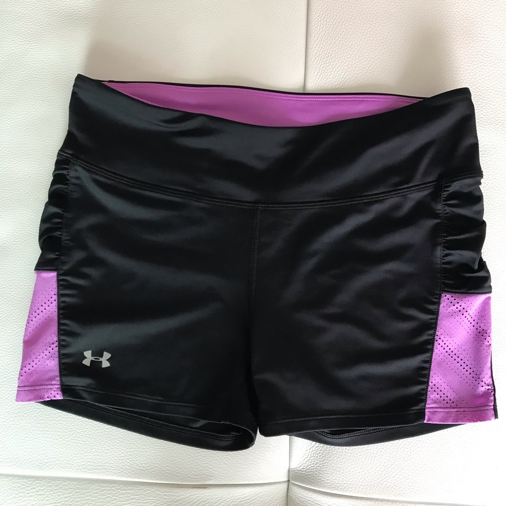 🎉🎊 Host Pick🎊🎉 EUC Under Armour Womens Shorts Size M.